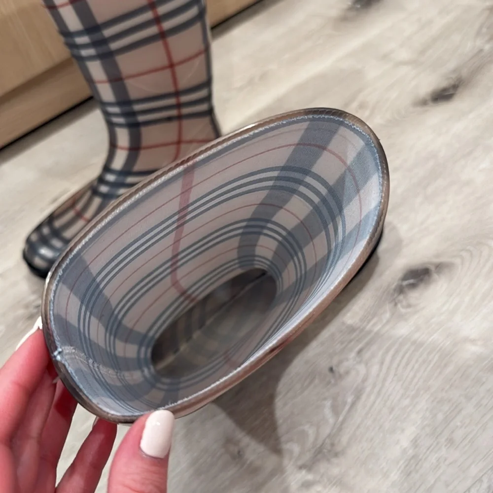 Burberry Rain and Snow Boots - Picture 4 of 5